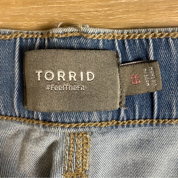 Torrid Weekend Mid-Rise Wide Leg Pull-On Jeans Plus Size 6X - Picture 3 of 6